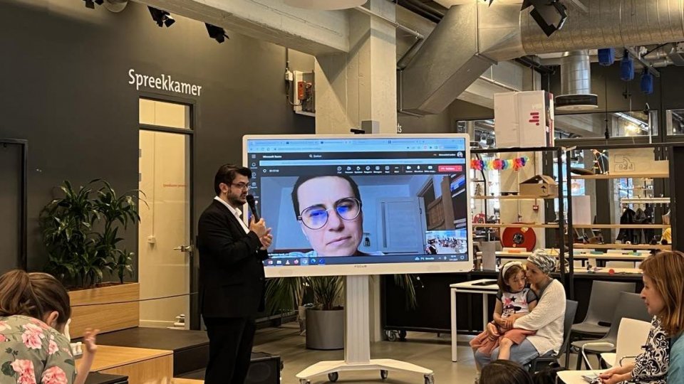 Ilustrată din Amsterdam - Biblioteci românești în spații publice olandeze