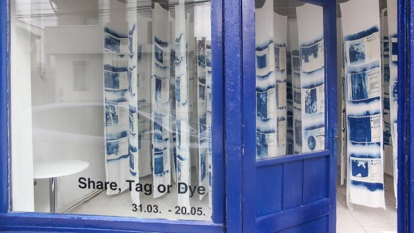 Labirintul de cianotipie Share, Tag or Dye Again ajunge pentru prima dată în Timișoara pe 8 iunie
