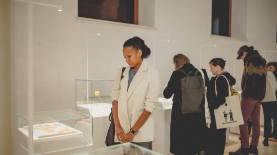 Ultima săptămână la București a expoziției „ASCULTĂ” a Muzeului Copilăriei în Vreme de Război