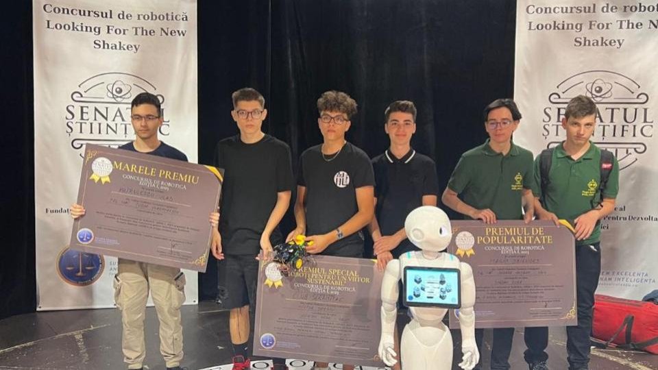 Cei mai buni roboți „made în România”, premiați la prima ediție a concursului de robotică “Looking for the New Shakey”, organizat de Senatul Științific al Fundației Dan Voiculescu pentru Dezvoltarea României