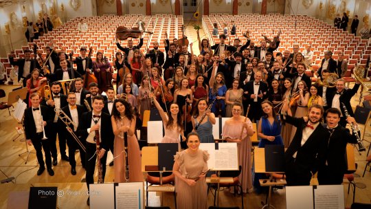 La 15 ani de la înfiinţare, Orchestra Română de Tineret, dirijată de Cristian Mandeal a susţinut două concerte de succes la Kassel şi Berlin, în Germania