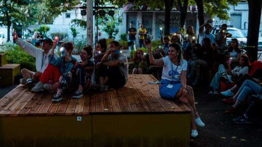 Arta întâlnește natura: Festivalul Artown transformă un parc din Ploiești într-un punct de referință