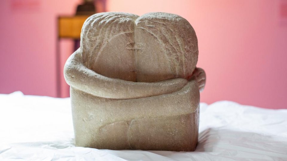După o jumătate de secol, „Sărutul” de Constantin Brâncuși este expus timp de 10 zile la București!