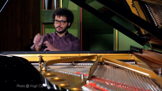 Pianistul Cătălin Răducanu începe prima ediţie a Turneului Naţional "Un artist, un pian şi un ţambal - clasic, jazz, folclor"