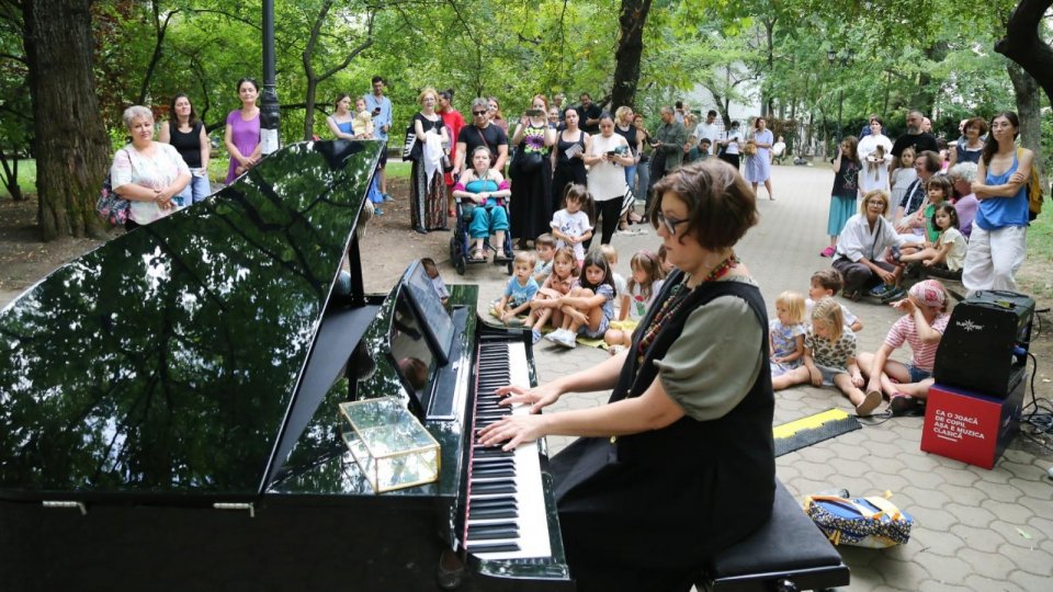 Soundcheck: PIANO EXPRESS scoate muzica clasică din sălile de concerte şi o aduce în cartiere, în mijlocul bucureştenilor, prin intermediul pianistei Adriana Toacsen şi al invitaților săi, în fiecare sâmbătă a lunii septembrie 2023