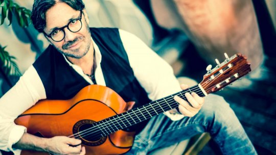 Al Di Meola - ,,Parcă plutesc într-un alt plan al existenței când sunt pe scenă.”