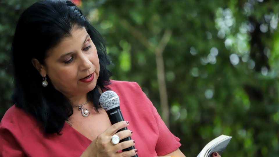Drept de autor: Ioana Drăgan -  Romanul "În căutarea nefericirii"