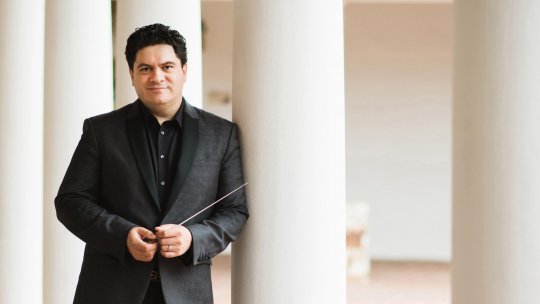 Dirijorul Cristian Măcelaru va prezenta două concerte-eveniment la Festivalul Enescu alături de Orchestra Națională a Franței