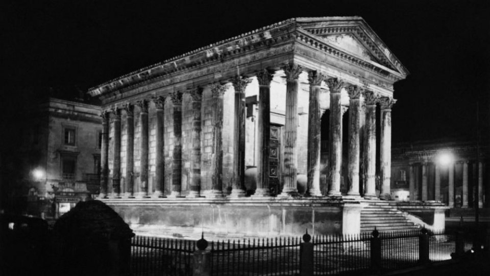 Călător de weekend - Casa Pătrată / La Maison carrée din Nîmes (Franţa)