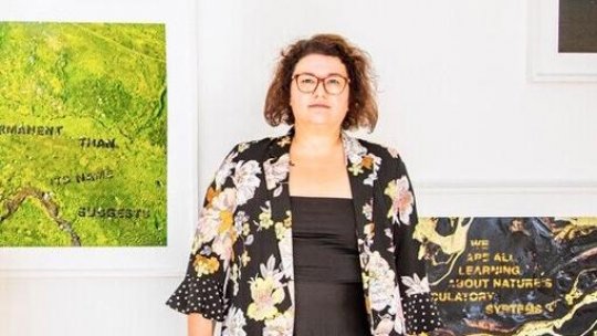 Ilustrată din Amsterdam - Curatoarea Corina Apostol vine la UvA