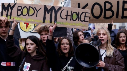 Timpul prezent - Dreptul la avort: garantat de lege, îngrădit de spitale?