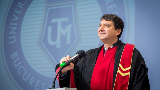 Născut în România: "Și zeii purtau măști" - Sâmbătă, 30 septembrie 2023, profesorul universitar, jurnalistul și poetul Sorin Ivan vorbește despre măștile vieții.