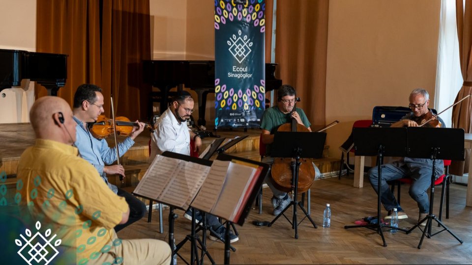 Debutează la Arad seria de cinci concerte „Ecoul Sinagogilor” cu piese originale semnate de Alexander Bălănescu