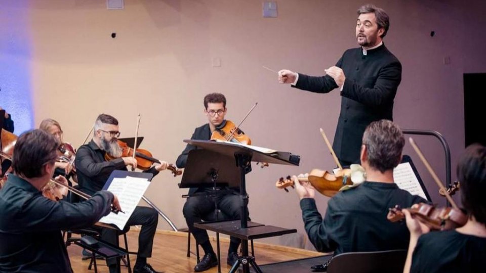 Concert Aniversar Mozart – Verdi, pe scena Filarmonicii Pitești sub bagheta dirijorală a lui Cătălin Toropoc