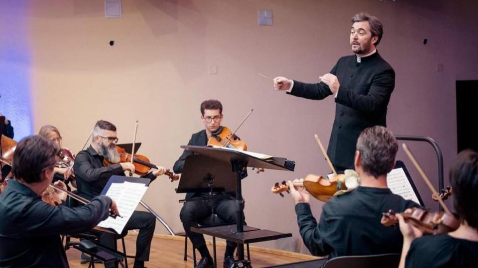 Concert aniversar Mozart - Verdi, pe scena Filarmonicii Pitești sub bagheta dirijorală a lui Cătălin Toropoc