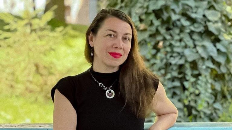 Timpul prezent în literatură - Laura T. Ilea: „Din eșecurile unor experiențe rămâne un rest și-acolo începe scrisul” | PODCAST