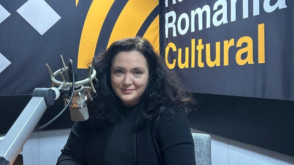 Andreea Răsuceanu: „Am simțit o plăcere deosebită, diferită de cea pe care o simt când scriu proză – un fel de libertate totală și o întoarcere la acel timp privilegiat al copilăriei”
