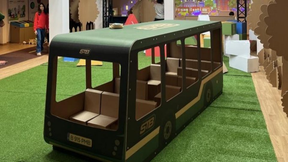 Măriuca Mihăilescu: „Prin expoziția asta, încercăm să le explicăm copiilor ce înseamnă să ne protejăm orașul și să-l iubim, până la urmă...”