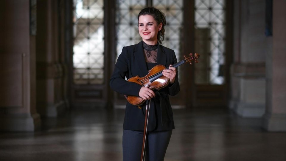 Adela Frăsineanu, violonistă în celebra orchestră a Filarmonicii din Viena