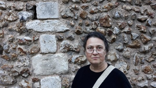 Izvoare de filosofie: Epidemia de falsuri. Rolul gândirii critice și educației științifice în combaterea pseudoștiinței