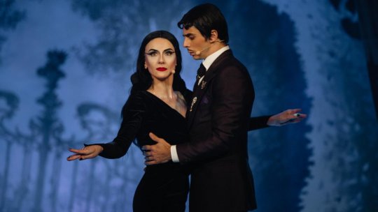 Familia Addams vizitează Craiova, Outfitul șearpelui se vede la București