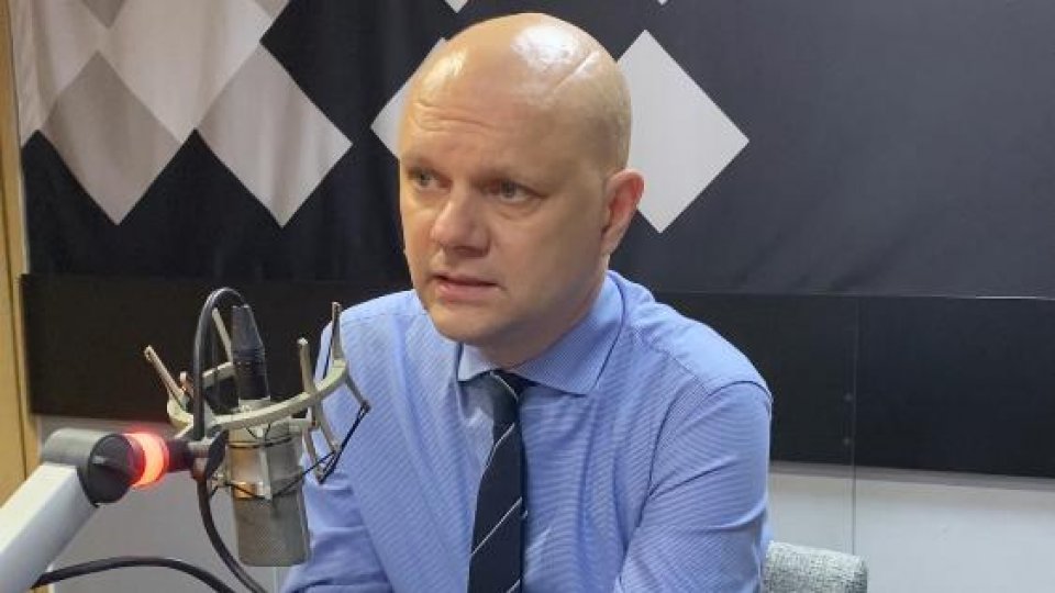 Timpul prezent - Ioan Stanomir: „Pentru pace nu se poate face decât un singur lucru: să te înarmezi şi să învingi pe câmpul de luptă”