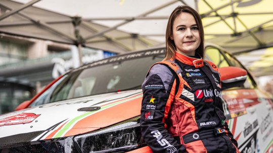 Născut în România cu Cristiana Oprea, prima româncă pilot care a concurat în Campionatul Mondial de Raliuri