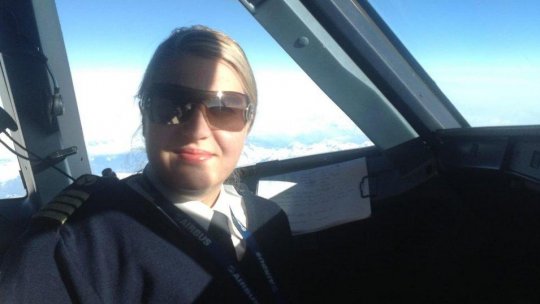Născut în România cu Aura Mușat, pilot-comandant în Aviația Română