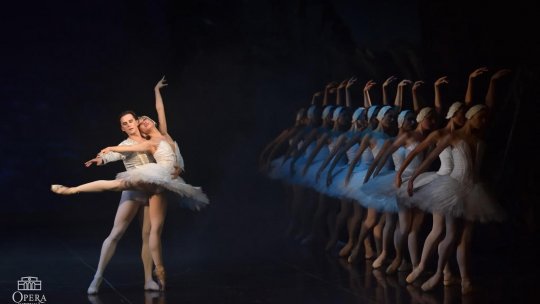 „Lacul Lebedelor” revine pe scena Sălii Palatului în acest weekend. Rin Okuno și Robert Enache de la Opera Națională București, în rolurile principale