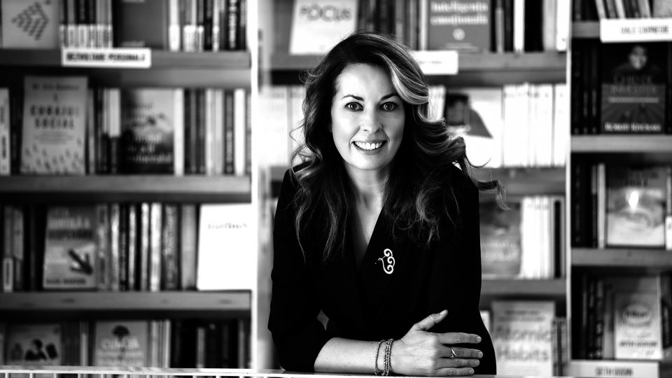 Născut în România - Artista vizuală și scriitoarea Alina Gherasim: „Sunt un iubitor al omului, de fapt”