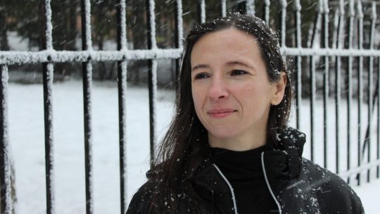 Timpul prezent în literatură - Teodora Coman: „M-am folosit ca pe un sac de box în propria mea poezie”