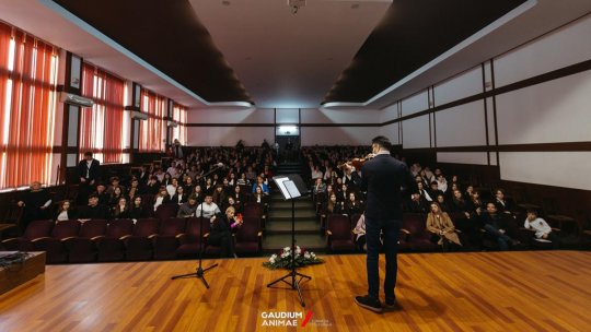 Proiectul „Un Stradivarius în școli” își propune să aducă muzica clasică în fața publicului tânăr