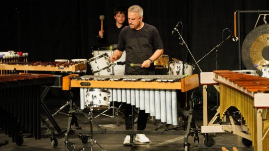 Zoli Toth și tinerii percuționiști Cantus Mundi pornesc în turneu național