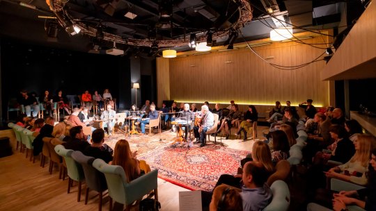 "Noaptea de poezie" de la Teatrelli a primit aplauze îndelungi. Înregistrarea este disponibilă pe site-ul Radio România Cultural