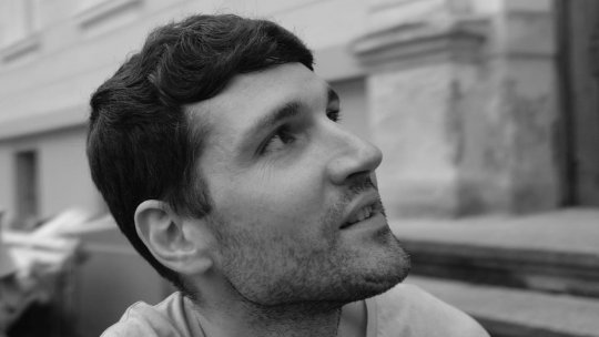 Timpul prezent în literatură  - Explorarea paternității în poezia de azi. Un dialog cu Andrei Dósa | PODCAST