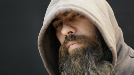 oameni iMEI - 1-Q Sapro: Curator Mihai Zgondoiu