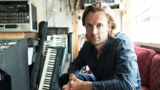 Gabriel Prokofiev - „În momentul în care dispui de o înțelegere profundă a mai multor genuri și estetici, poți într-adevăr să începi să împingi limitele muzicii” | PODCAST