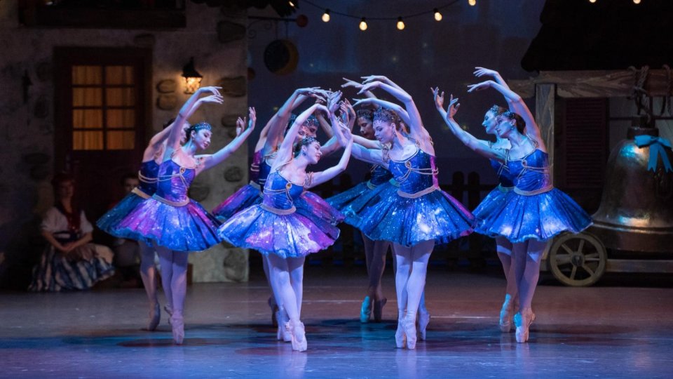 Conferințele Operei, Bal Mascat, Callas-Pellea și Coppelia în aprilie pe scena ONB