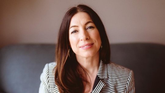 Dr. Beth Mosley, expert NHS (Marea Britanie), își lansează cartea la București: ,,Sănătatea mintală a copiilor și adolescenților se bazează pe prevenție și pe relația cu adulții din jurul lor”