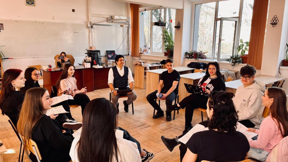 Actorii Teatrului ”Stela Popescu”, Sorin Aurel Sandu și Cătălin Frăsinescu, coordonatori în Festivalul „Vocea Teatrului Licean Bucureștean”