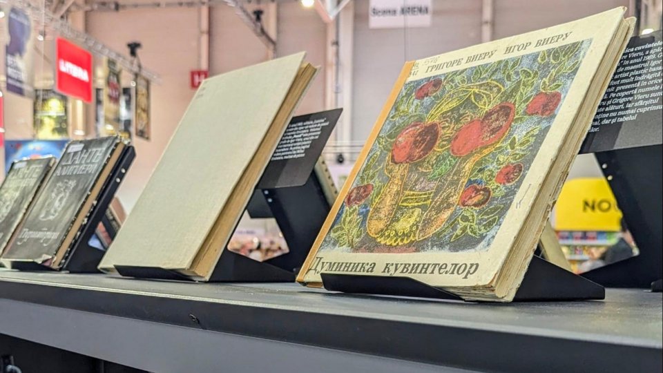 „Cărțile care ne-au făcut oameni” - expoziție de carte rară la standul Republicii Moldova, țara invitată de onoare la Bookfest 2024