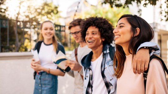 Tinerii își doresc programe de învățare bazate pe exemple practice