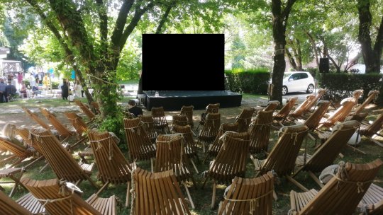 O vară plină de artă grație proiecțiilor speciale într-un cadru alternativ, marca Happy Cinema și Caro Cultura