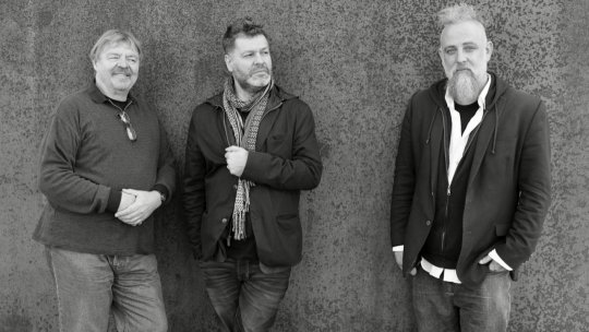 Trei improvizatori de calibru global, John Surman, Mat Maneri și Lucian Ban,  reinterpretează colecția de folclor a lui Bartók la Ateneul Român, doar astăzi, 25 iunie