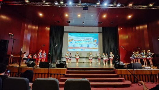 Alina Zahariuc, profesoară - “Teatrul, dans şi muzică se contopesc pentru a susţine un scenariu”