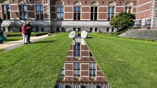 Ilustrată din Amsterdam - Lee Ufan în căutarea infinitului