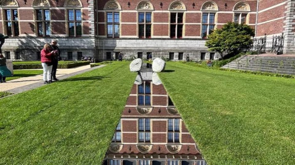 Ilustrată din Amsterdam - Lee Ufan în căutarea infinitului