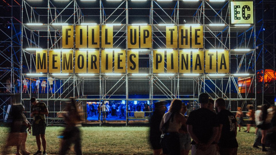 Plouă la Bonțida: Electric Castle 10 debutează cu ploaie de beat-uri, pași de dans și distracție