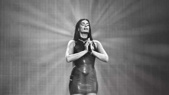 INTERVIU EXCLUSIV - Sevdaliza la Electric Castle 2024 - „Nu cred că artiștilor ar trebui să le fie frică de inteligența artificială. Vorbim despre ceva ce fundamental reprezintă o îmbunătățire”