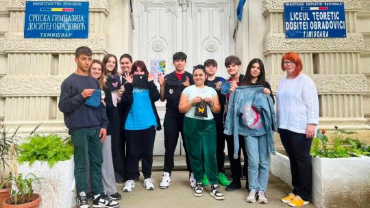 Cultura sustenabilității în școlile din Timișoara: peste 700 de elevi au problematizat cu privire la impactul negativ al industriei vestimentare și au aflat cum să dea o viață nouă hainelor!